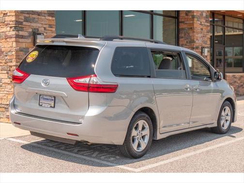 2019 Toyota Sienna LE