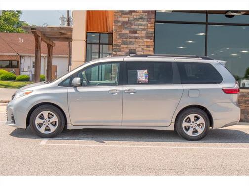 2019 Toyota Sienna LE