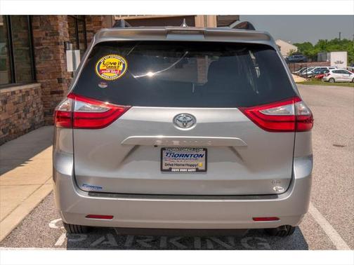 2019 Toyota Sienna LE