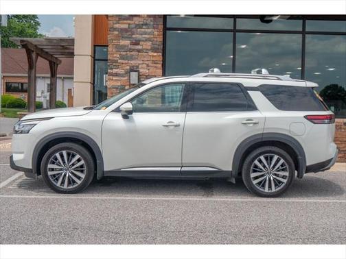 2022 Nissan Pathfinder Platinum 4WD