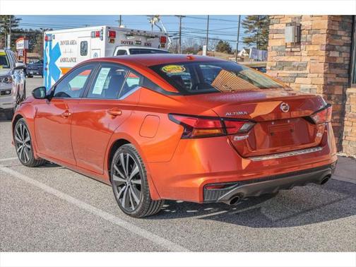 2022 Nissan Altima SR FWD