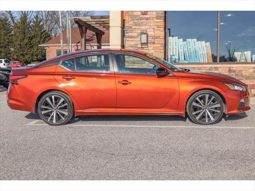 2022 Nissan Altima SR FWD