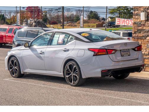 2023 Nissan Altima SR FWD