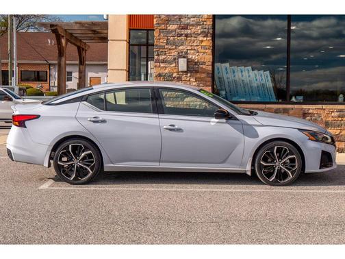 2023 Nissan Altima SR FWD