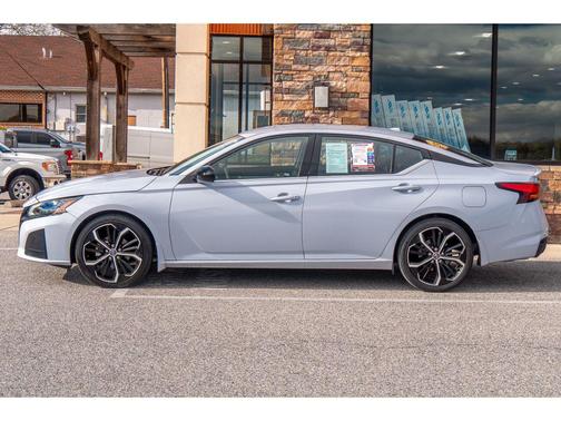 2023 Nissan Altima SR FWD