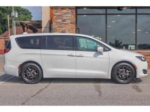 2020 Chrysler Pacifica Touring