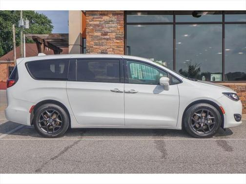 2020 Chrysler Pacifica Touring