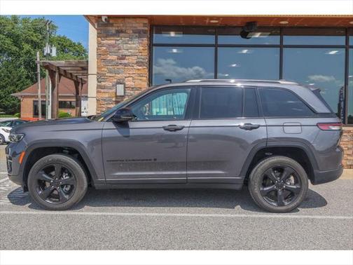 2022 Jeep Grand Cherokee Altitude