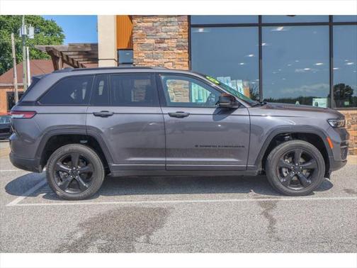 2022 Jeep Grand Cherokee Altitude
