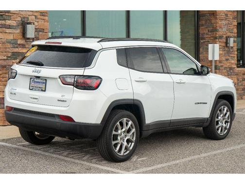 Bright White Clearcoat 2022 Jeep Compass Latitude Lux