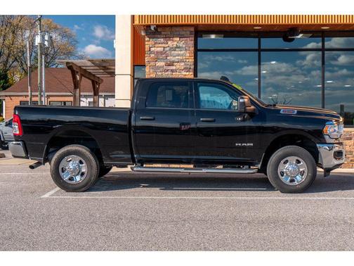 2024 RAM 2500 Big Horn Crew Cab 4x4 6'4' Box