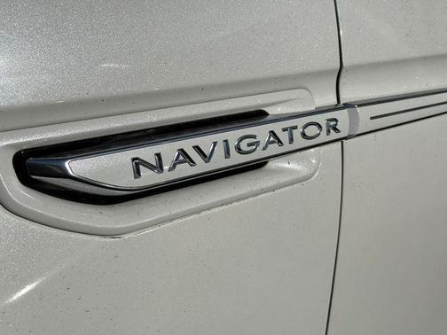 Pristine White 2021 Lincoln Navigator Reserve