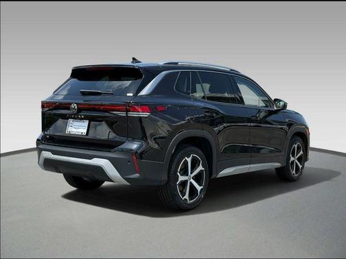 Deep Black 2025 Volkswagen Tiguan 2.0T SE