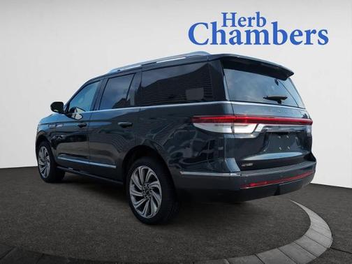 2022 Lincoln Navigator STANDARD