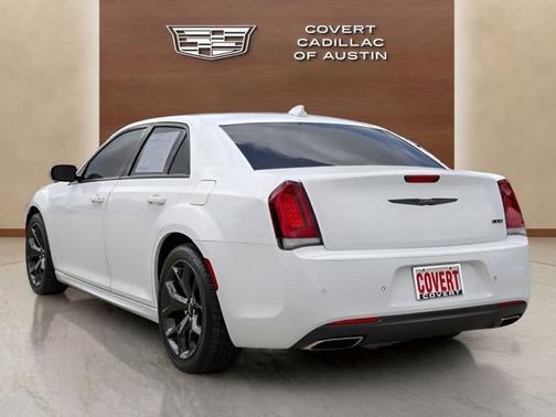 Bright White Clearcoat 2022 Chrysler 300 Touring L