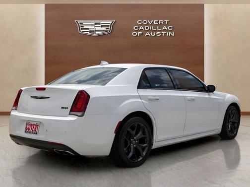 Bright White Clearcoat 2022 Chrysler 300 Touring L