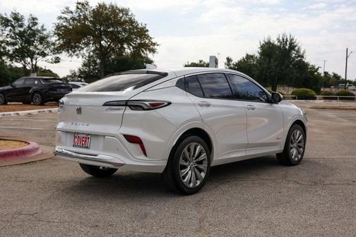 White Frost Tricoat 2024 Buick Envista Avenir