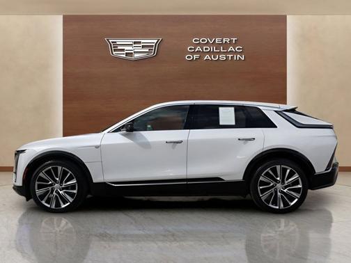 Crystal White Tricoat 2025 Cadillac LYRIQ Luxury