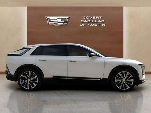 Crystal White Tricoat 2025 Cadillac LYRIQ Luxury