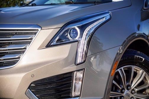 Photo 3 of 27 of 2018 Cadillac XT5 Luxury
