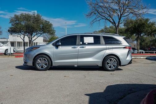2024 Toyota Sienna Platinum