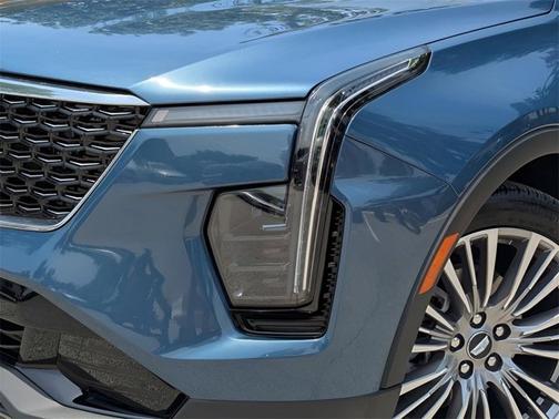 2024 Cadillac XT4 FWD Premium Luxury