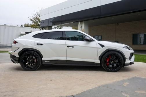 2024 Lamborghini Urus Performante