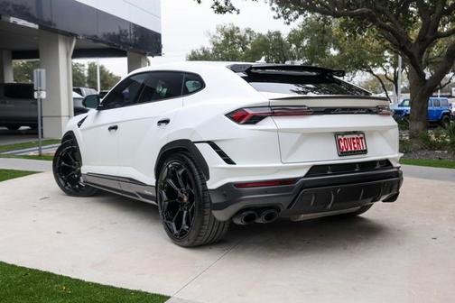 2024 Lamborghini Urus Performante