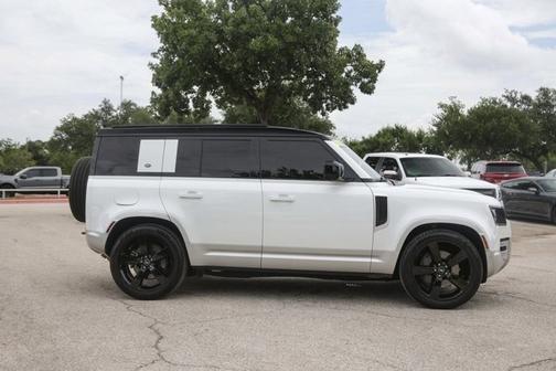 2022 Land Rover Defender SE