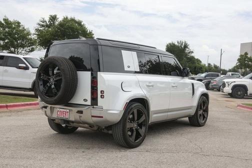 2022 Land Rover Defender SE