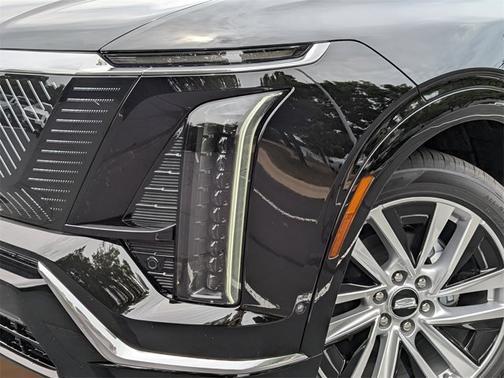 2026 Cadillac VISTIQ Luxury