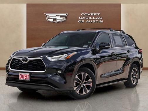 Midnight Black Metallic 2020 Toyota Highlander XLE