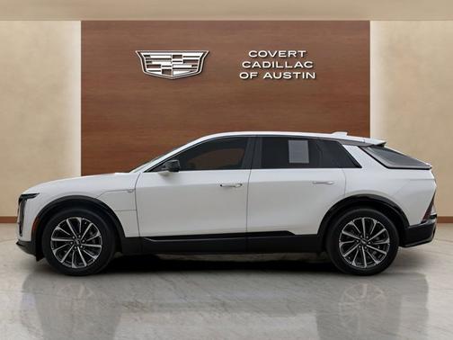 Crystal White Tricoat 2024 Cadillac LYRIQ Sport
