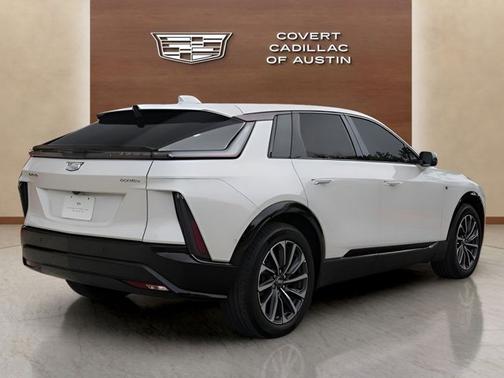 Crystal White Tricoat 2024 Cadillac LYRIQ Sport