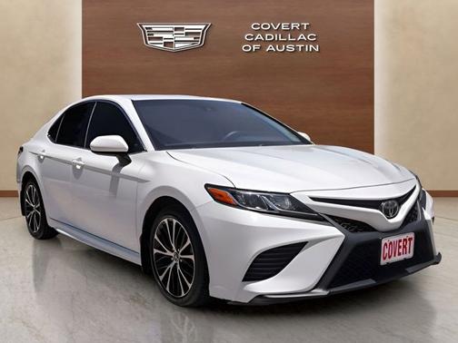 Super White 2018 Toyota Camry SE