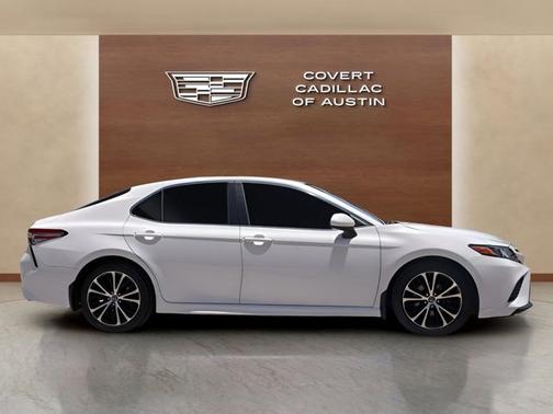 Super White 2018 Toyota Camry SE
