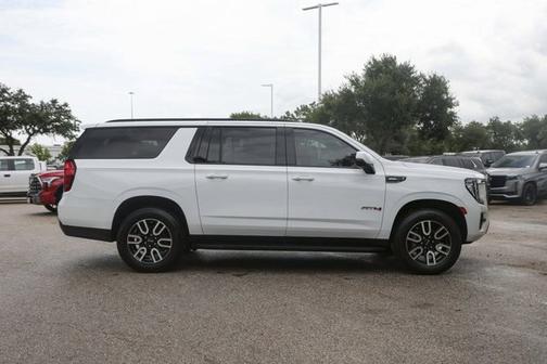 2022 GMC Yukon XL AT4
