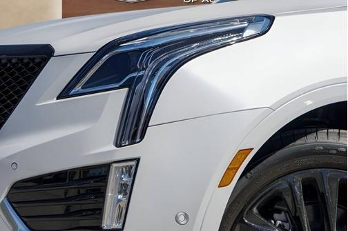 Crystal White Tricoat 2026 Cadillac XT5 FWD Premium Luxury