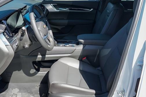 Crystal White Tricoat 2026 Cadillac XT5 FWD Premium Luxury