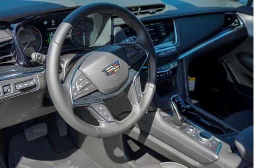 Crystal White Tricoat 2026 Cadillac XT5 FWD Premium Luxury