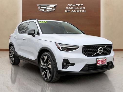 2024 Volvo XC40 Ultimate Dark Theme