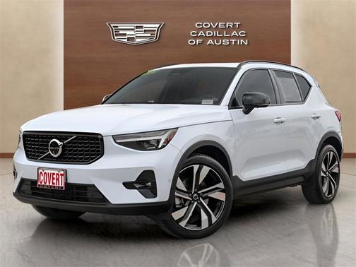 2024 Volvo XC40 Ultimate Dark Theme