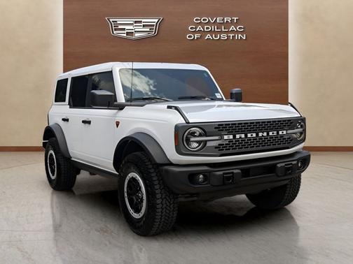 Oxford White 2025 Ford Bronco Badlands