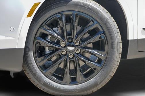 Crystal White Tricoat 2026 Cadillac XT5 FWD Premium Luxury