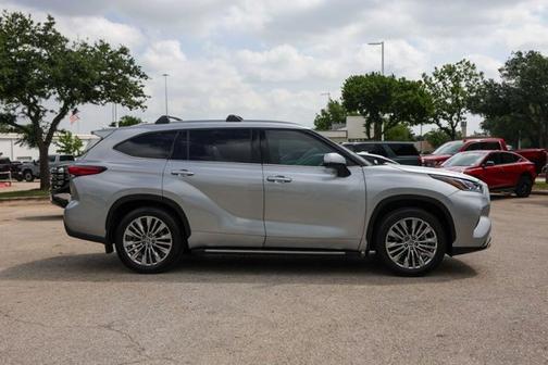 2021 Toyota Highlander Hybrid Platinum