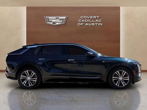 Emerald Lake Metallic 2024 Cadillac LYRIQ Luxury