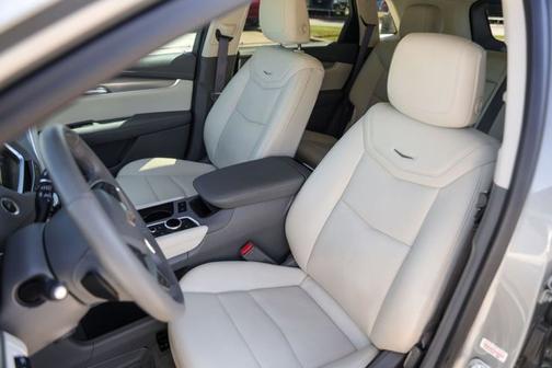 Argent Silver Metallic 2023 Cadillac XT5 FWD Premium Luxury