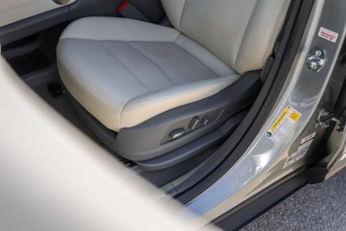 Argent Silver Metallic 2023 Cadillac XT5 FWD Premium Luxury