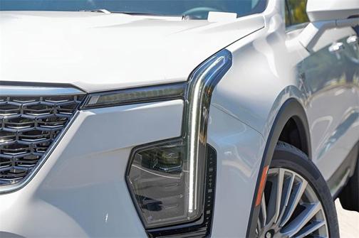 2025 Cadillac XT4 AWD Premium Luxury