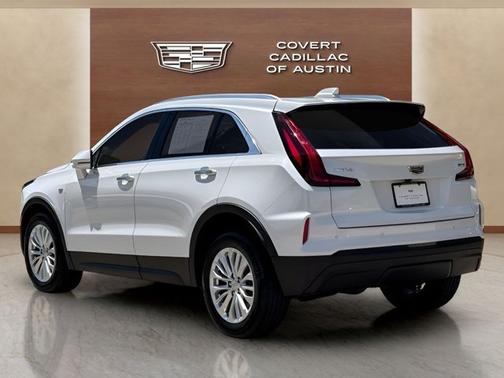 Crystal White Tricoat 2024 Cadillac XT4 FWD Luxury